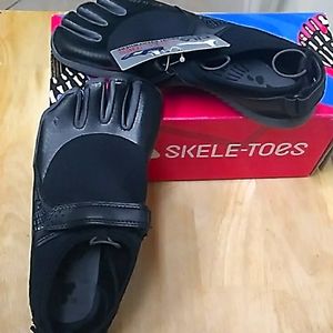 Brand New in Box Fila Black Skele-Toes Size 8 Women's